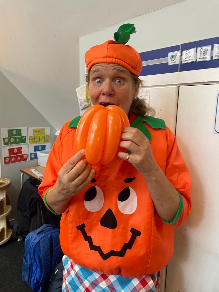 TheLaughterSpe1's tweet image. We had a very 'spooky' day yesterday at Doucecroft School and ECL Person-centred Care

With Halloween this week, we've been dancing to Halloween music and making scary sounds on the microphone - which the children have loved doing!

#Halloween #MakingItFun #Smiles  #Laughter