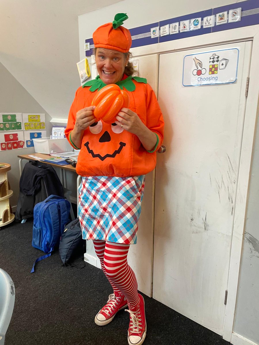 TheLaughterSpe1's tweet image. We had a very 'spooky' day yesterday at Doucecroft School and ECL Person-centred Care

With Halloween this week, we've been dancing to Halloween music and making scary sounds on the microphone - which the children have loved doing!

#Halloween #MakingItFun #Smiles  #Laughter