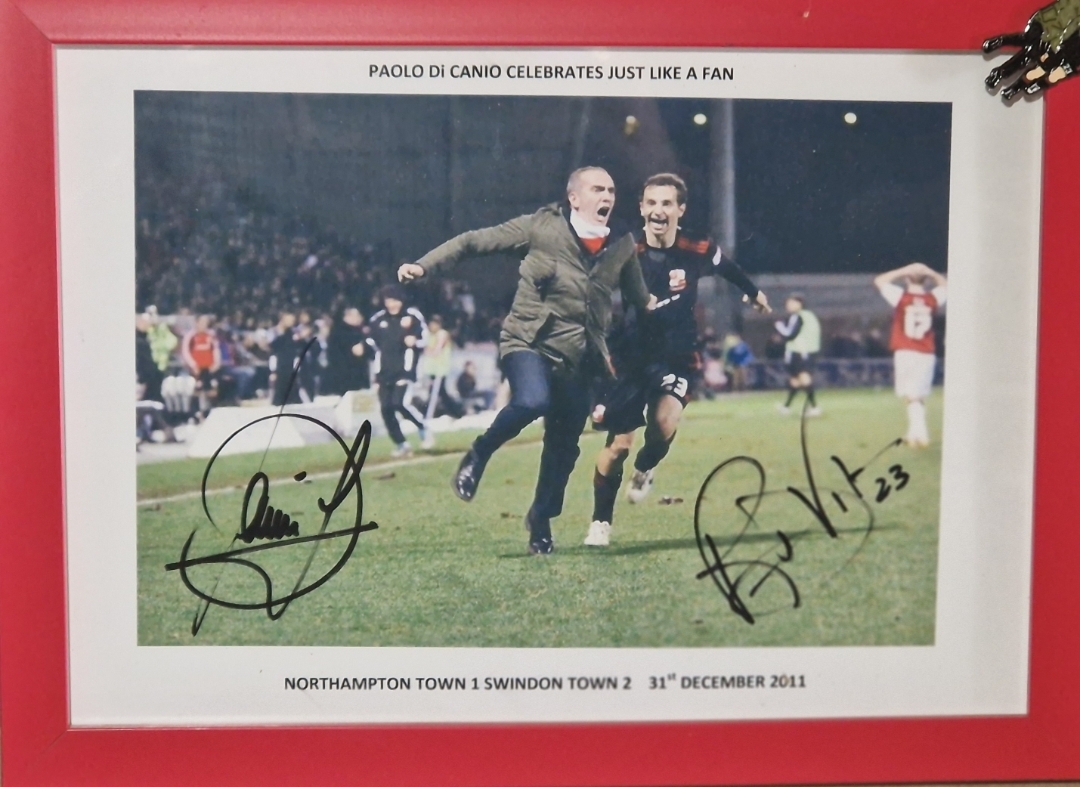 Fancy a fun evening? Join the <a href="/FoolsRushInSTFC/">Fools Rush In - STFC fan chat</a> 
in the Legends Lounge on 7 Nov. You could win this prize a unique signed print in our version of Deal or No Deal game, get your free tickets x.com/FoolsRushInSTF…
