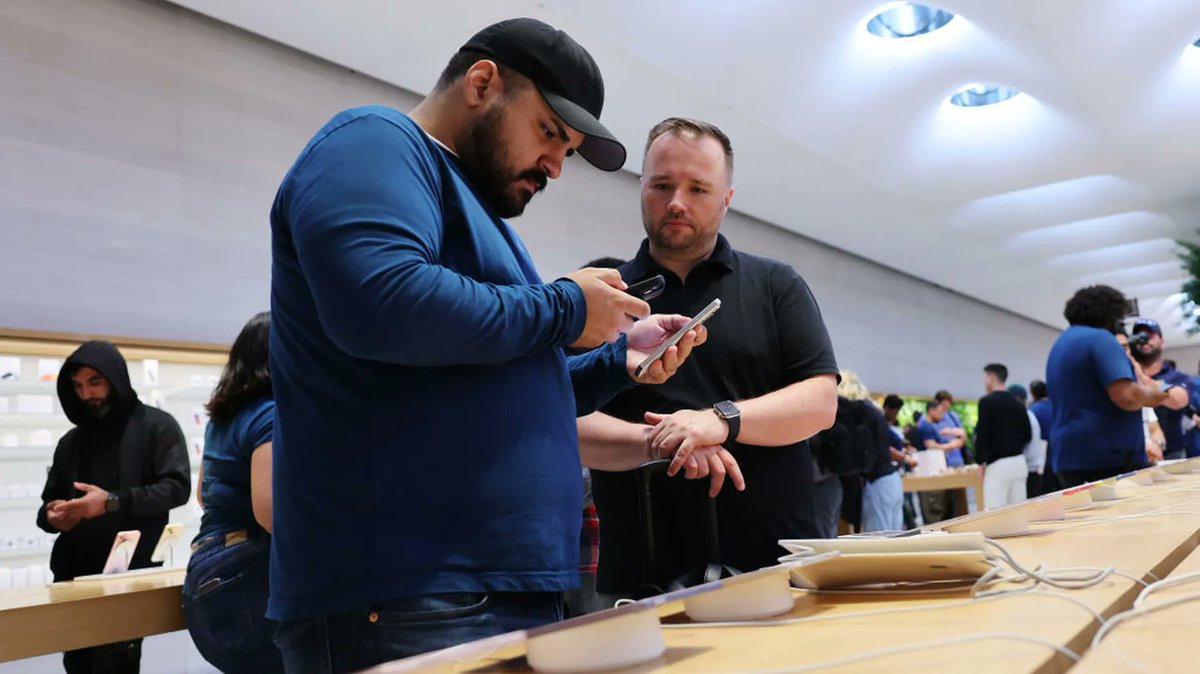 【为什么我买不到小尺寸智能手机？】
奥康纳：手机日益复杂的功能使它必须有大屏幕和大电池，而对苹果生态系统的依赖使我对其他品牌的折叠手机视而不见。
www1.ftchinese.com/premium/001108…