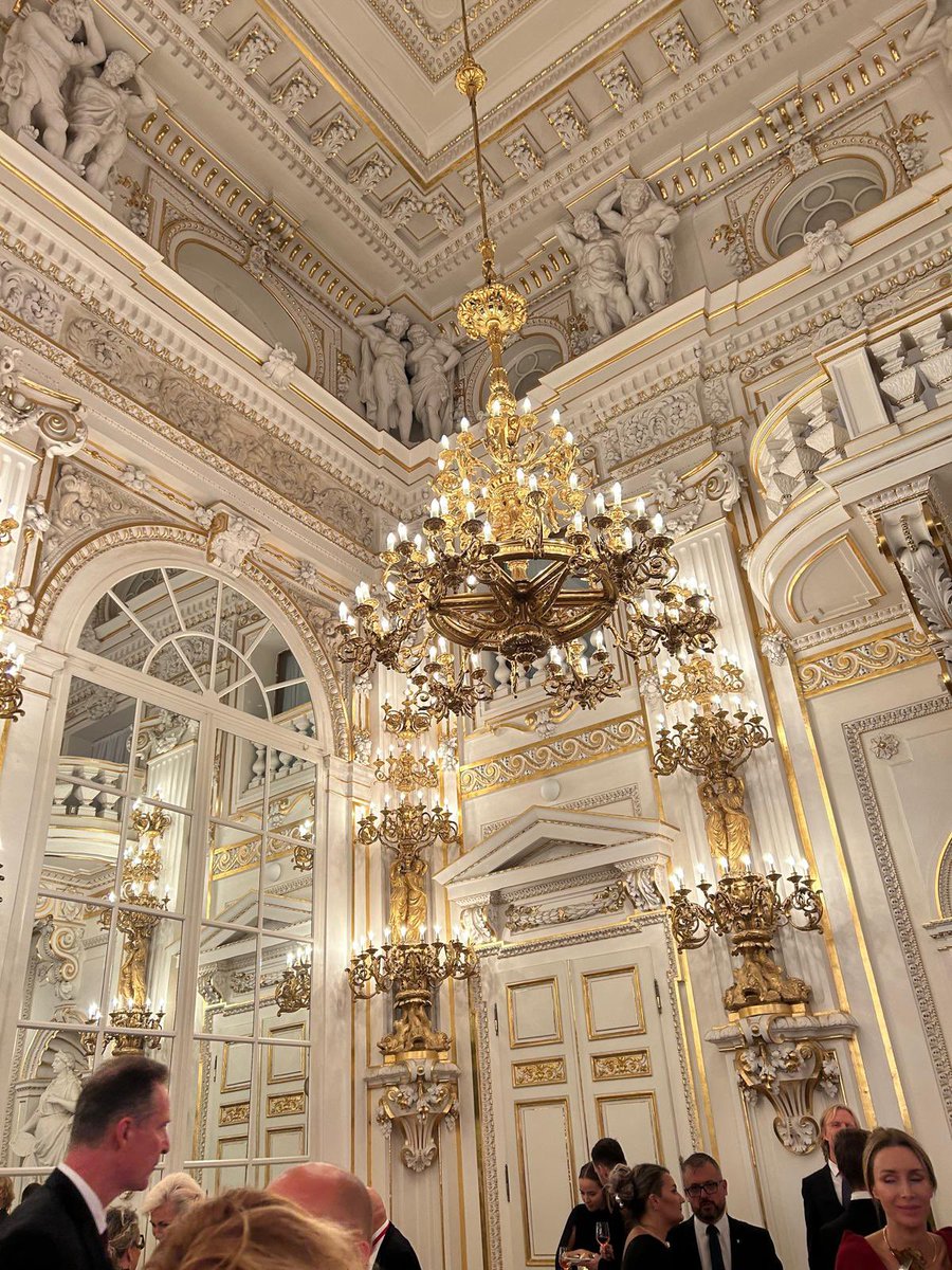 LiborHoppe's tweet image. Včerejší předávání státních vyznamenání na Pražském hradě bylo úžasné. 

Gratuluji vyznamenaným a věřím, že jsme se na ten vyjímečný den všichni trochu zamysleli nad důležitostí 28. října.🇨🇿