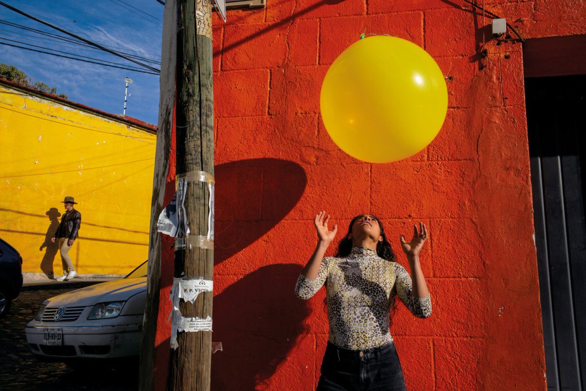Catching the Sun

Alex Webb 2024