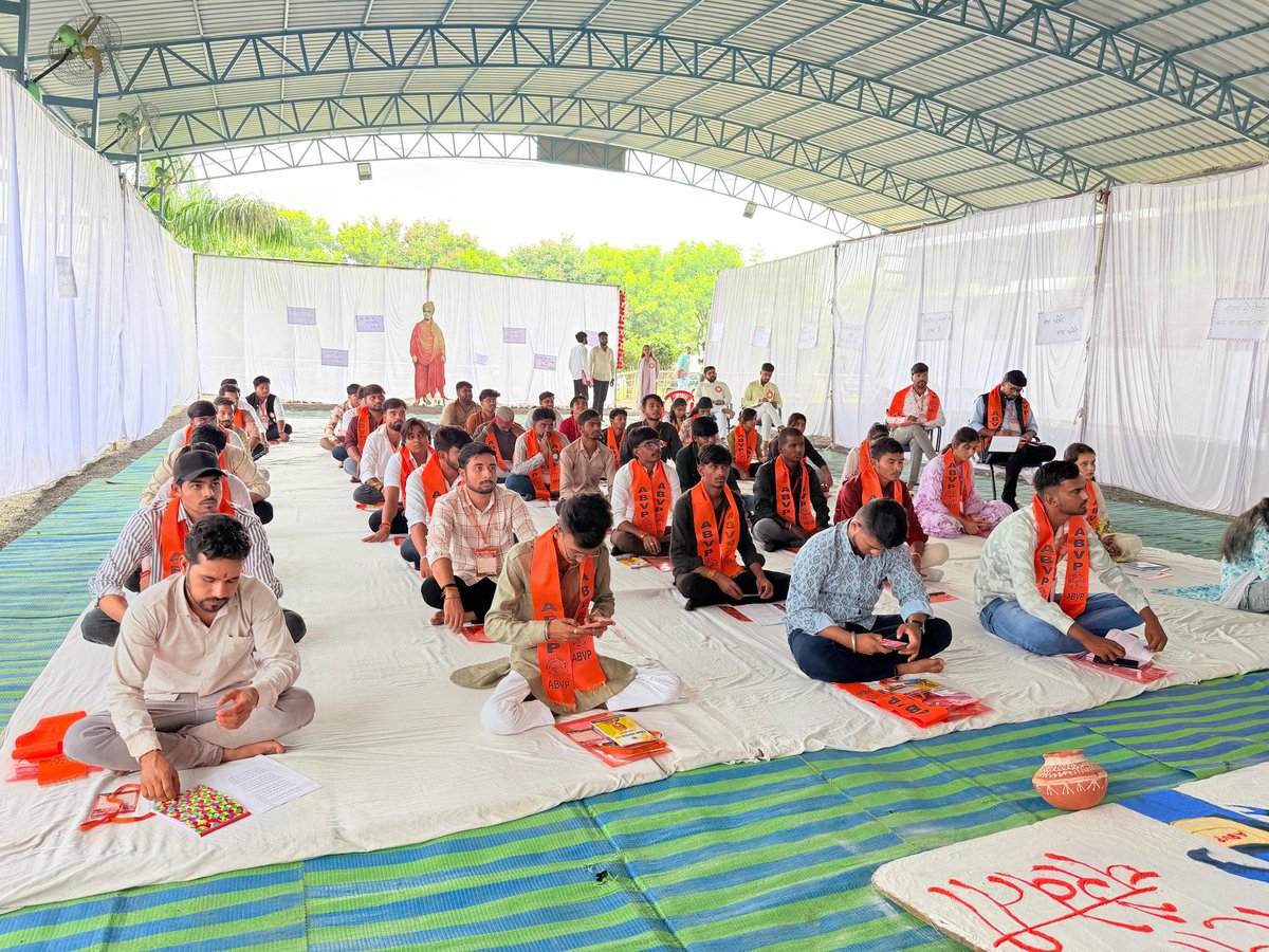 अभाविप उज्जैन ग्रामीण जिले का दो दिवसीय जिला अभ्यास वर्ग 27-28 अक्टूबर को महिदपुर नगर में सम्पन्न हुआ। जिसमें मुख्य रूप से मालवा प्रांत सहमंत्री श्री कुशल यादव उपस्थित रहे।

#abvpmalwa #abvpkharhone