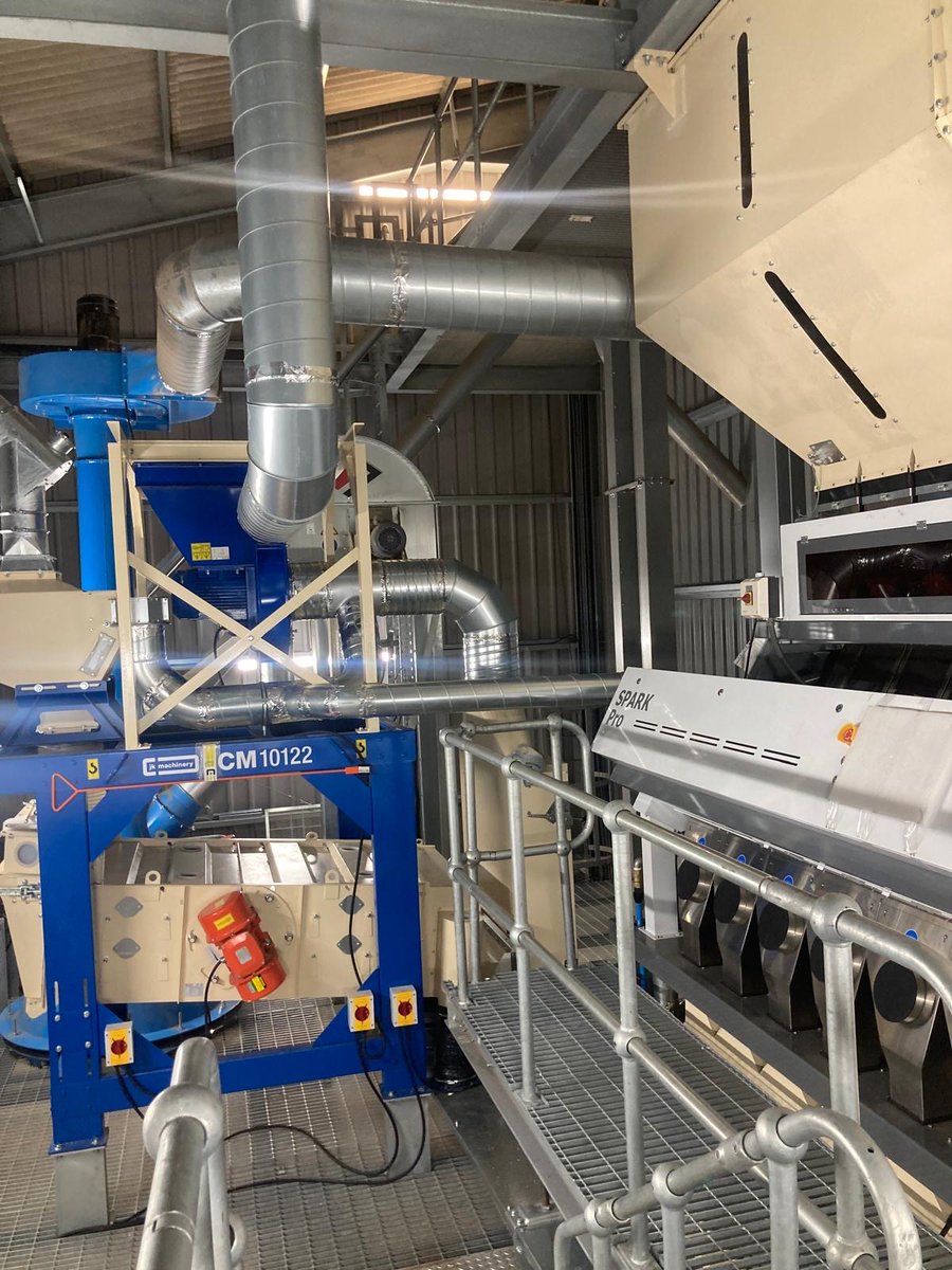McArthur_Agri's tweet image. Commissioning complete on this new colour sorting plant in North Lincolnshire. 

Including a 10 chute Buhler Spark optical sorter and JK Machinery vibrating sieve cleaner this will be one of the highest capacity sorting plants in the region. 

#graincleaning #grainsorting