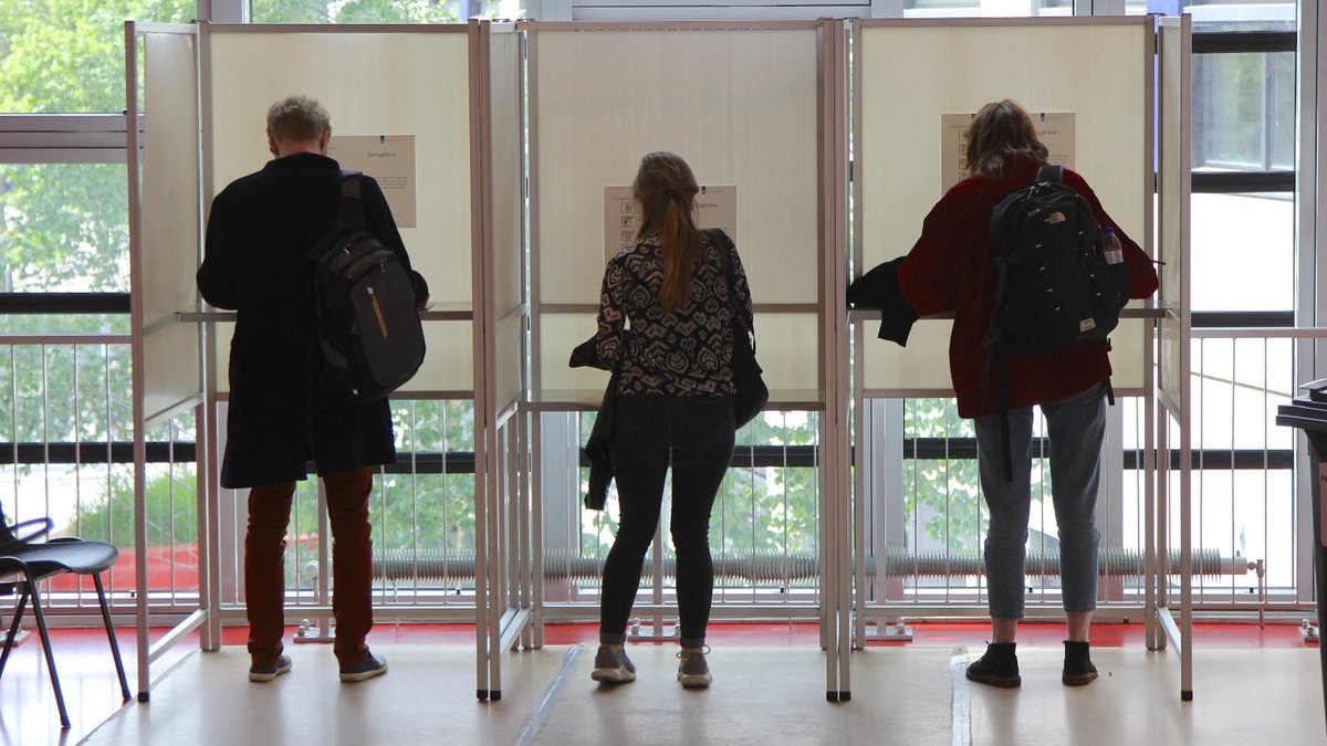 Vandaag mogen we stemmen! In Utrecht zijn de meeste stembureaus toegankelijk. In ons stadskantoor kunnen daarnaast mensen met een visuele beperking terecht, in het stadhuis is een gebarentalig stembureau ingericht. Meer weten 👉utrecht.nl/bestuur-en-org…