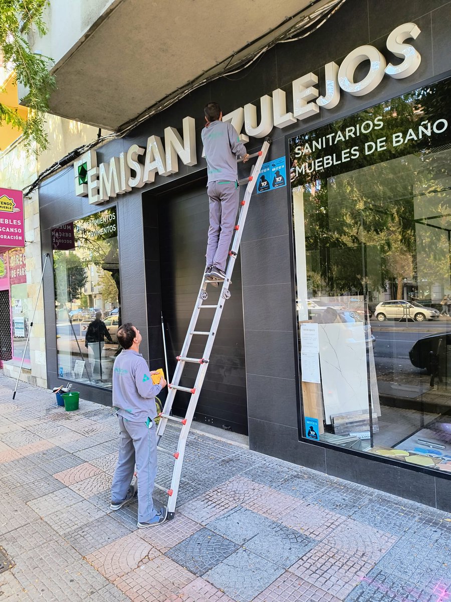 adarvelimpiezas's tweet image. El diseño de Emisan Azulejos merece brillar. ✨

Adarve Limpiezas ha dejado sus instalaciones impecables. Cero polvo, máxima calidad.

#AdarveLimpiezas #Emisan #Azulejos #LimpiezaProfesional