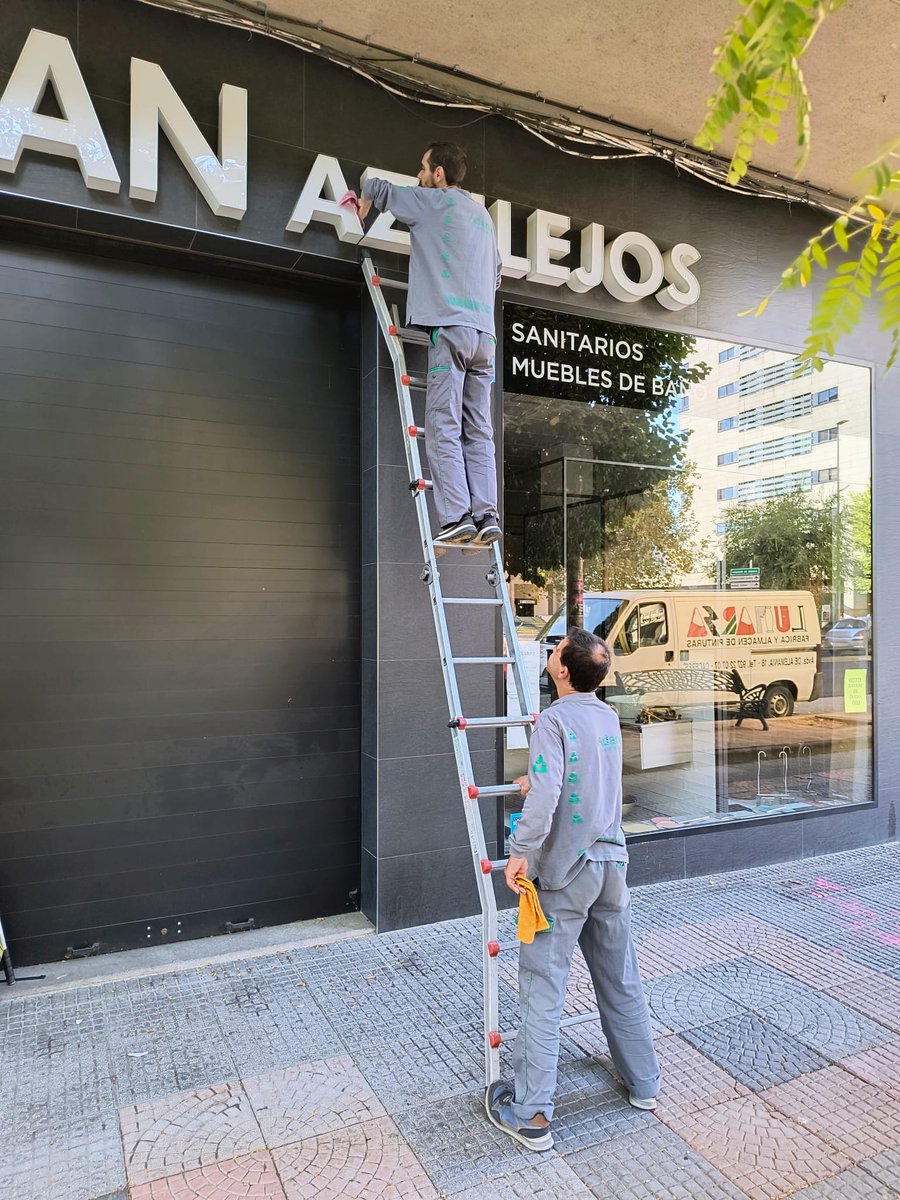 adarvelimpiezas's tweet image. El diseño de Emisan Azulejos merece brillar. ✨

Adarve Limpiezas ha dejado sus instalaciones impecables. Cero polvo, máxima calidad.

#AdarveLimpiezas #Emisan #Azulejos #LimpiezaProfesional