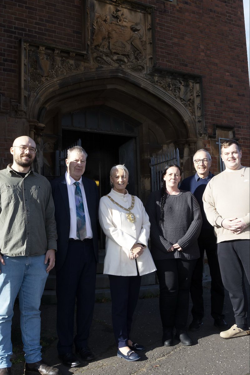 Sunlit faces to welcome Belfast City Council Lord Mayor, @TracyKellydup standing under her City’s Coat-of-Arms at the library - now being developed as Carnegie Centre for Weaving. 

Ethan Lay <a href="/brianjcavanagh/">briancavanagh</a> The Mayor, Adele Huddleston, <a href="/QuintinOliver/">Quintin Oliver</a> Cllr Jordan Doran