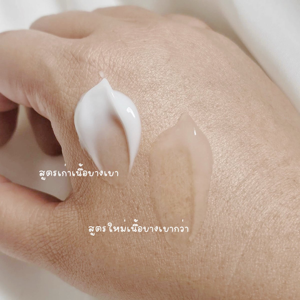 มอยส์ Skintific คือลูกรักถูกและดี คุณสมบัติเริ่ดในการเติมน้ำให้ผิวมากๆ ปกติสูตรเก่าก็รักมากแล้ว ล่าสุดเขาออกสูตรใหม่มาแล้วรักกว่าเดิม เนื้อบางเบาขึ้นมากเหมาะกับคนผิวมัน เหมาะกับอากาศเมืองไทยเป็นที่สุด มีเซราไมด์ 5ชนิดเหมือนกัน  ช่วยให้ผิวชุ่มชื้นเหมือนกัน