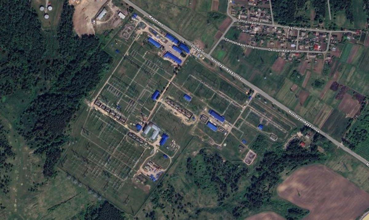 NOELreports's tweet image. Overnight, an explosion and fire were reported at the “Novobryanskaya” 750kV substation in Vygonichi, Bryansk region. Prior to the attack, a drone threat was declared.