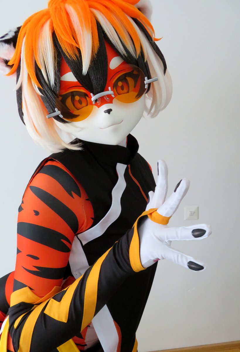 This tiger eats tourists nomnomnom UwU