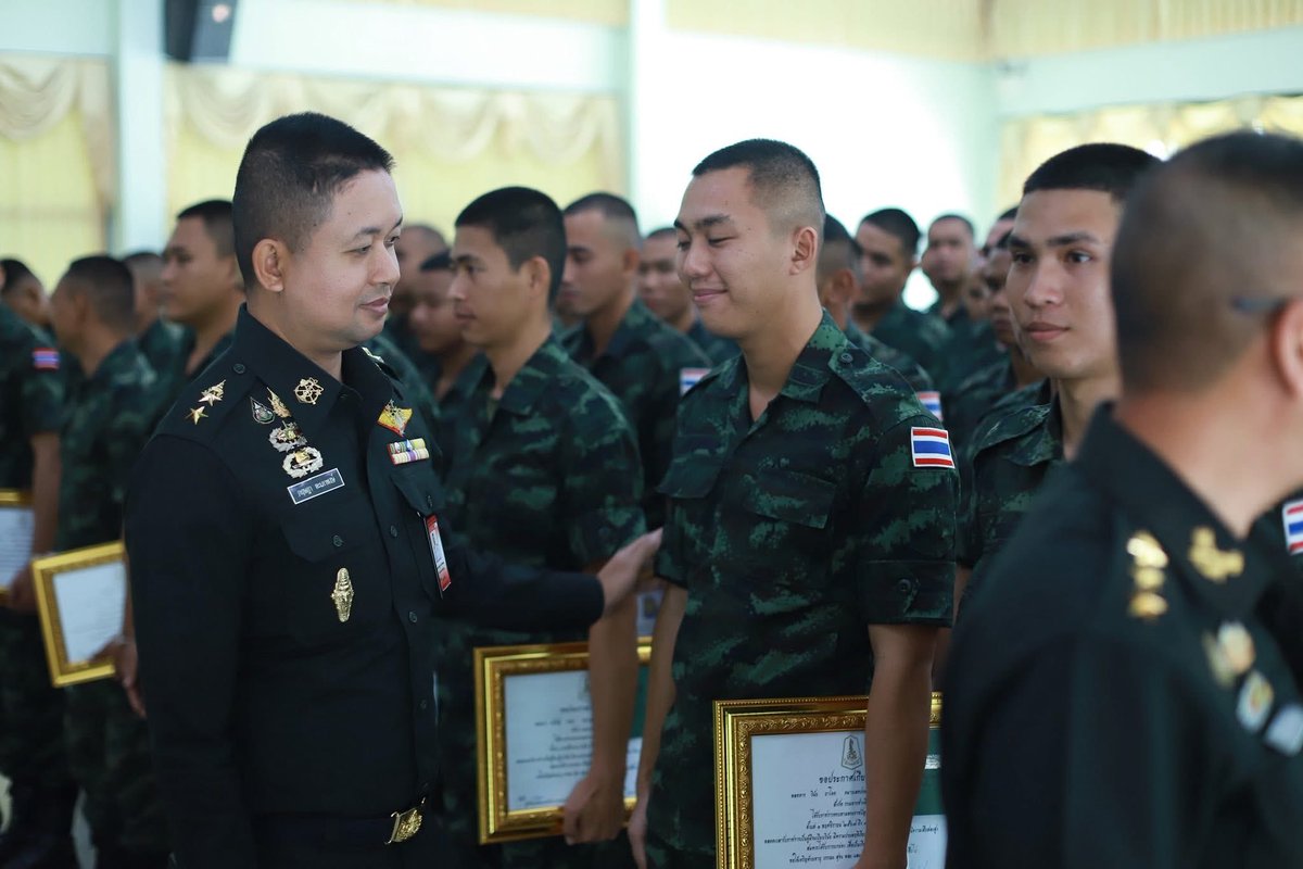 201_engineer's tweet image. “พิธีมอบใบประกาศนียบัตร ทหารกองประจำการ”

พ.ท.กฤษฎา ตะเภาพงษ์ ผบ.ช.2 พัน.201 มอบใบประกาศเกียรติคุณ ให้กับทหารกองประจำการ ซึ่งจะปลดประจำการเป็นทหารกองหนุนใน 31 ต.ค. 68 ของกรมทหารช่างที่ 2 และหน่วยขึ้นตรง โดยมี พ.อ.ภีศเดช รักการดี ผบ.ช.2 เป็นประธานในพิธี

#bootcamp268
#น้องคนเล็ก