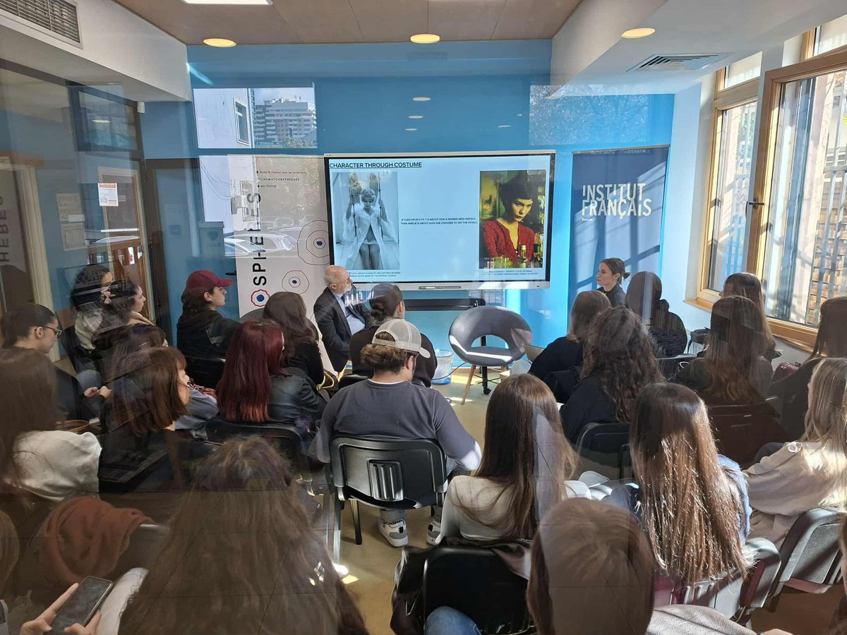 Olivier_Guerot's tweet photo. #mode👗#costumes🥻#cinéma📽️ des univers complémentaires
Très belle conférence hier à l’Institut français du Kosovo sur les relations entre la mode et le cinéma. 
30 étudiants ont échangé avec les professionnels de renom: Arta Dobroshi, Krenare Rugova, Anita Morina et Hana Zeqa. #festivaldufilmfrancophone  
🇫🇷#franceaukosovo🇽🇰