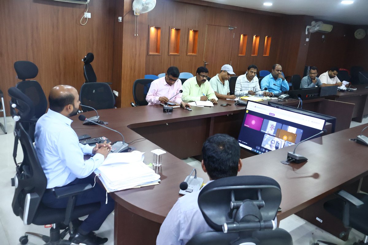 dckoderma's tweet image. आज वीडियो कॉन्फ़्रेंसिंग के माध्यम से समाहरणालय सभागार में वन अधिकार अधिनियम पर समीक्षा बैठक आयोजित कर संबंधित अधिकारियों को कई आवश्यक दिशा निर्देश दिया।
@JharkhandCMO @HemantSorenJMM @IprdKoderma