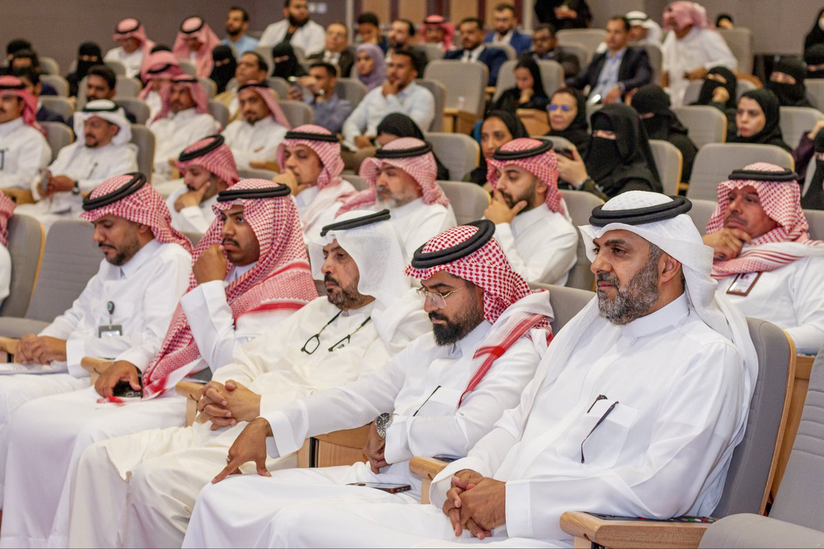 KFUniversity's tweet photo. #صور📷|

وكالة الجامعة للدراسات العليا والبحث العلمي تشارك في ملتقى “الكيمياء الخفية للتوابل” الذي نظمته جمعية الأبحاث الكيميائية والابتكار بالظهران، بالتزامن مع الأسبوع العالمي للكيمياء، وذلك تأكيدًا لجهود الجامعة في دعم البحث والابت��ار وخدمة الصناعات الغذائية. 

#جامعة_الملك_فيصل