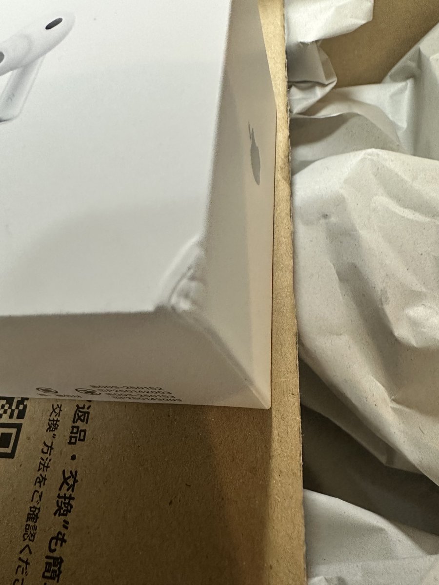AirPods pro3発表当時から凄く迷って迷ってようやくAmazonから購入したら箱潰れて届いたわぁ🥲
ほんっとうに萎える。こんなにわくわくしてここまで落とされるのここ1年でNo. 1かもしれんなぁ。
激安通販サイトだったら全然いいんだけどこれ4万円。箱も大事にとっとくタイプだから妥協できん。