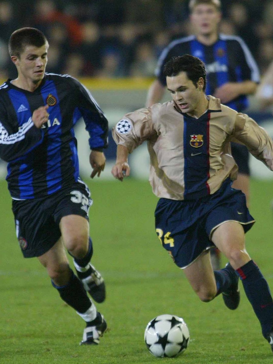 Andrés Iniesta (@andresiniesta8) on Twitter photo Antes de los títulos. Antes de los goles. Antes de todo… fue aquella noche en Brujas. 
29/10/2002 @fcbarcelona 💙❤️ Antes de los títulos. Antes de los goles. Antes de todo… fue aquella noche en Brujas. 
29/10/2002 @fcbarcelona 💙❤️