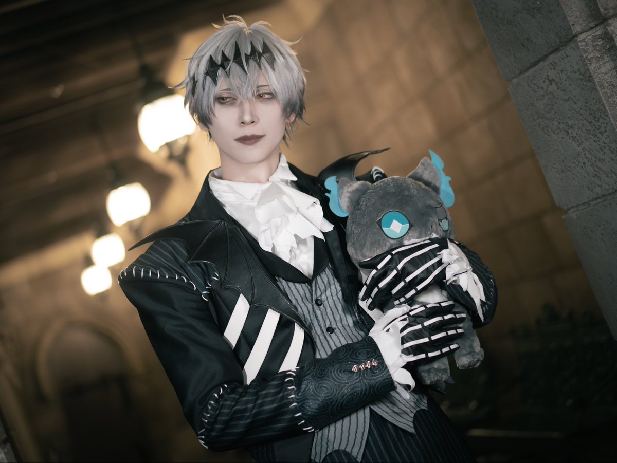 グリムさんの持ち方研究中。

スカリー

#Dハロ #Dハロ仮装 #Dハロツイステ 
#Dハロ仮装2025