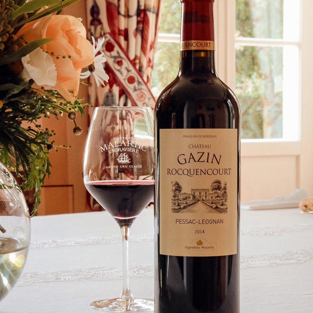 MalarticLagrav's tweet image. Discover Gazin-Rocquencourt red 2014, an elegant and generous Pessac-Léognan red 🍷
Half Merlot, half Cabernet Sauvignon, this vintage reveals intense aromas of red cherry. ✨
Available at the Château boutique and on our e-shop.

📷 @latelierdestyle
#pessacleognan #famillebonnie