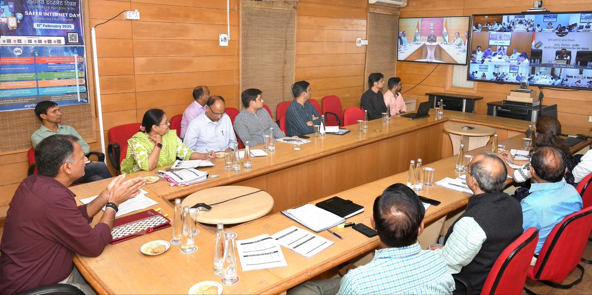 CeoRajasthan's tweet image. 👉 #SIR के संबंध में @CeoRajasthan श्री नवीन महाजन ने VC के माध्यम से समस्त #DEOs,#EROs व निर्वाचन से जुड़े अन्य समस्त अधिकारियों को किया निर्देशित 
✅2002 की मतदाता सूची से मैपिंग बढ़ाकर आमजन को सहूलियत देने पर दिया जोर 

@ECISVEEP
@DIPRRajasthan
@DDNational
@airnews_jaipur