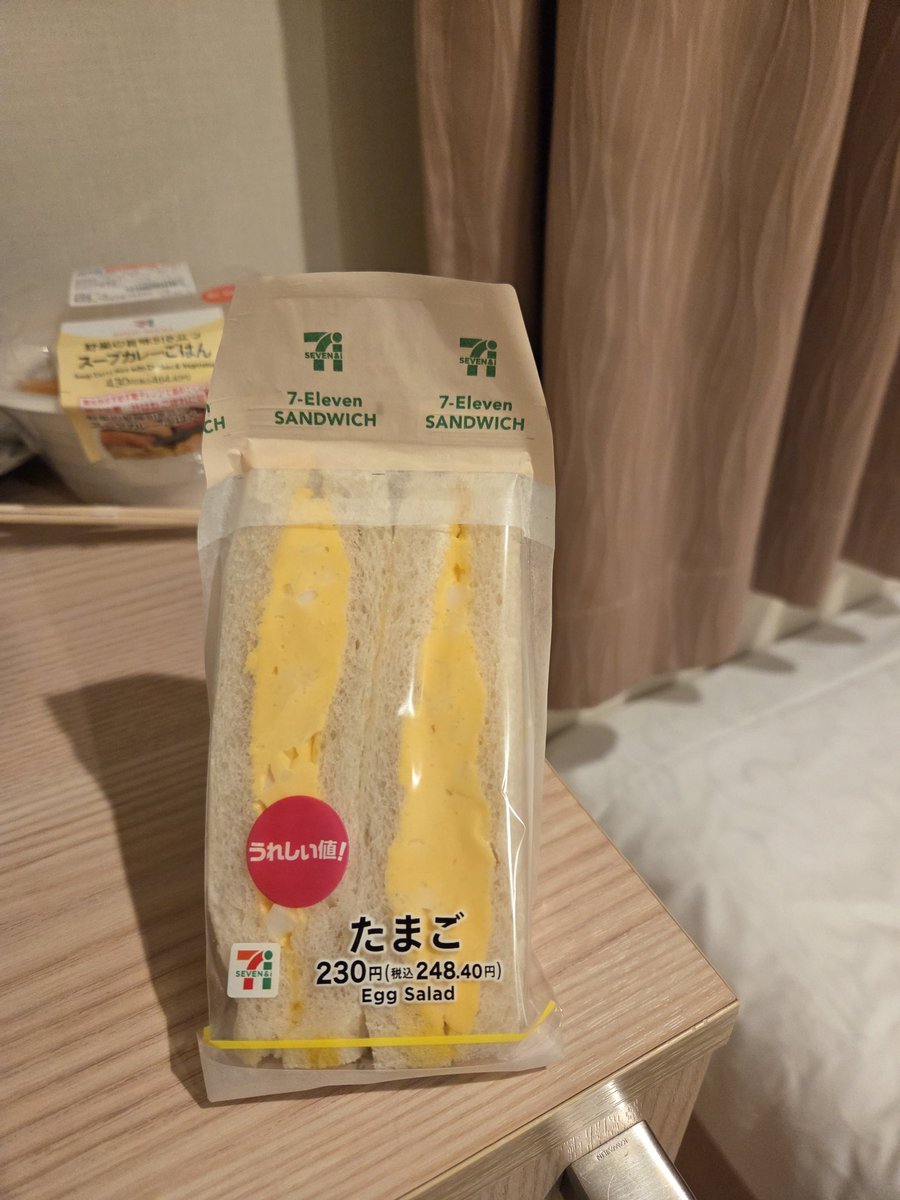 _comicalhorror's tweet photo. 何年ぶりの日本旅行
無事でも着いてよかった(笑)
まず、有名なたまごサンド
それから、カピさんとふれあい、サイレンス、ついにキャンディー♪
年々日本語下手になって、すみません orz https://t.co/J66EiydUpM