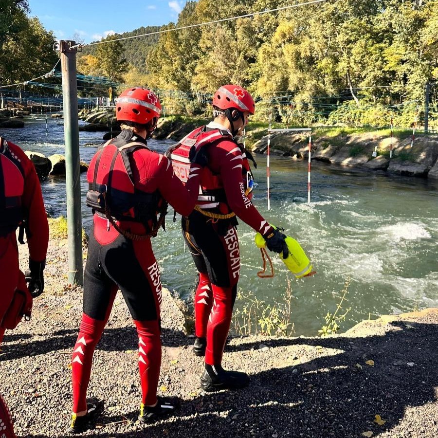 CreuRojaTGN's tweet image. 🚑🏞️Els nostres equips de rescat han estat a Ponts fent pràctiques!


Un simulacre d’entrenament on han posat a prova les seves tècniques de rescat a rius per estar sempre preparats davant qualsevol emergència💪❤️

#CreuRoja #Rescat #Emergències #Formació #Ponts #SempreAPunt