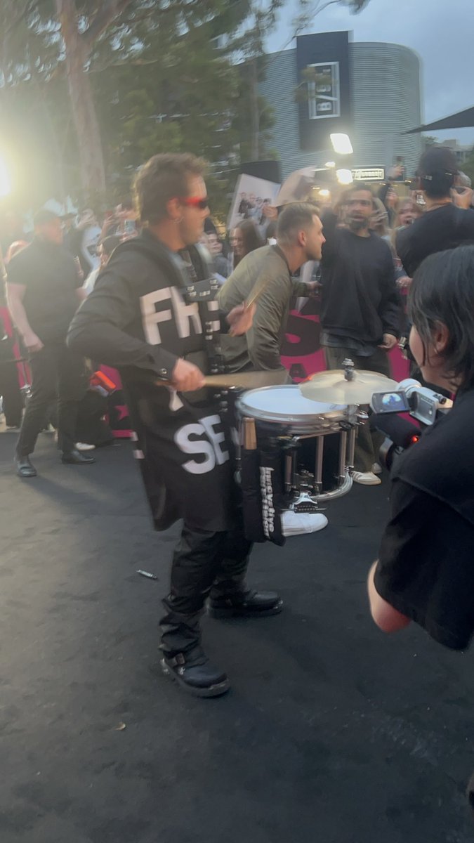 spøøky gem 卌🚦🪩 MET VIC FUENTES tweet media