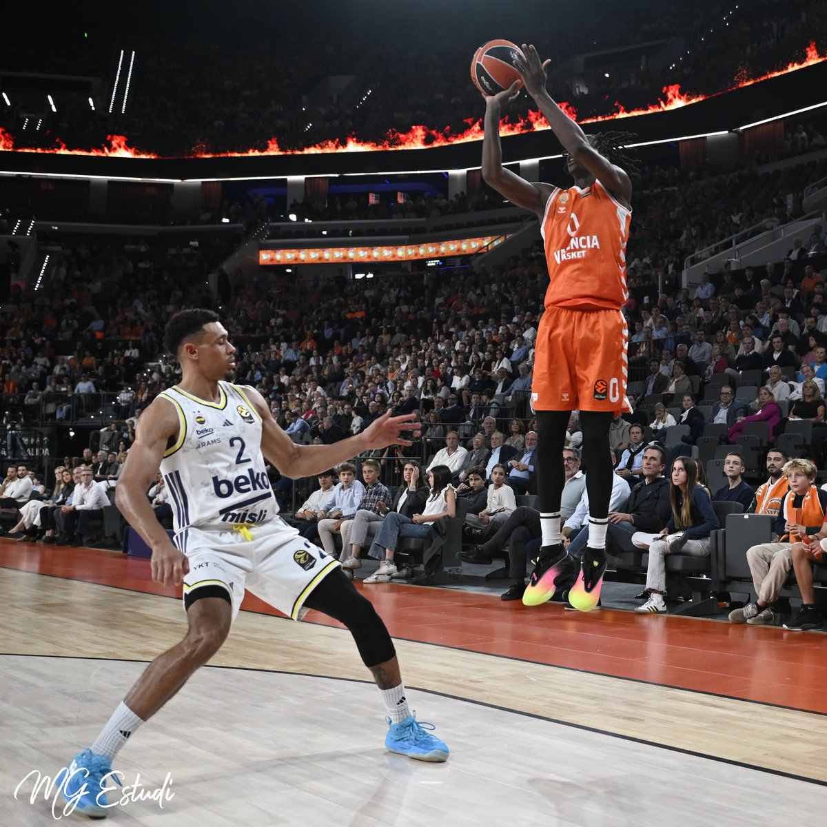 mgestudi's tweet photo. @valenciabasket vence por 94-79 a @FBBasketbol en el Game 7 de la @EuroLeague https://t.co/xjMwe5Tr2A