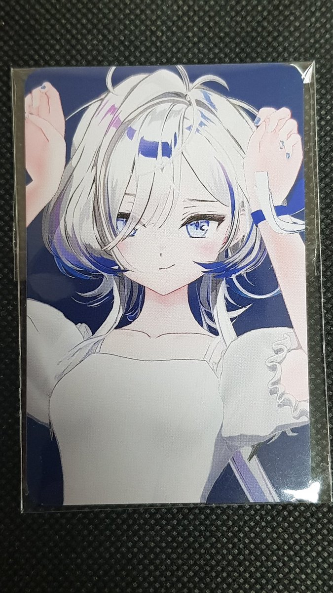 jeong_puru's tweet image. #Hebi.#hebi_goods #HumanEclipse
드디어 2집 굿즈가 왔어요!
다행히 포장이 잘 되어서 다치지않고 무사히 왔어요

두 앨범 안에 사진이 다르더라구요
다 사길 잘했네요
무드등도 이뻐요
같이 온 작은 CD는 뭔지 모르겠지만
손편지랑 포토카드가 정말 좋았어요

많이 준비해줘서 고마워요
사랑해요🐍ღ