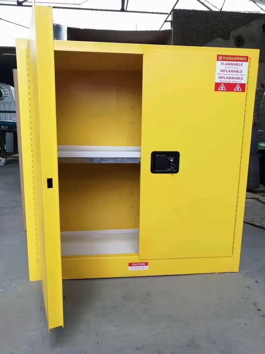 BOKA_LAB's tweet image. Sloped Shelves:
Patented SpillSlope® or directional shelves are designed to direct any spilled liquid toward the back and down into the leakproof sump, keeping the storage area clean and safe .#LabSafety #ProScience #CleanTech #Laboratory #Science #MustHave #ScienceTech