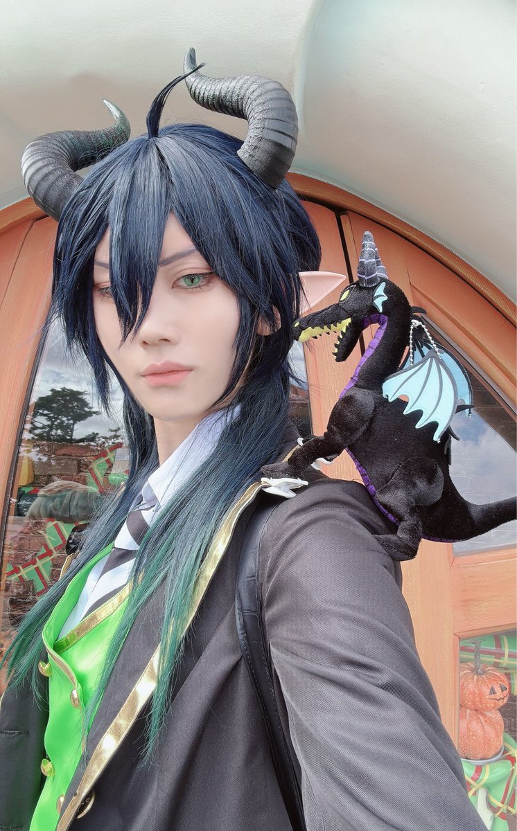 Rinmao23's tweet photo. 27日に遊んでました
寮長併せ楽しかったね🎈

#Dハロ仮装2025 #Dハロツイステ仮装 https://t.co/q61v8mREEl