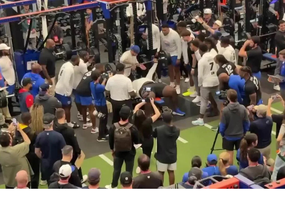 🧠💪 Mental warm-ups matter too.

Simple psych priming tools like self-selected music, motivational self-talk, imagery, or being watched can influence strength performance &amp; hormone levels during resistance training.

A little mental prep could lead to meaningful long-term gains.