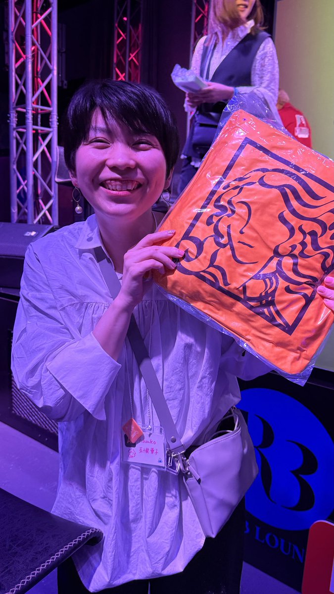 swwwitch's tweet image. 六本木のクラブを貸し切って、明け方までUSの #AdobeMAX の中継をワイワイガヤガヤ見る会に参加して来ました！