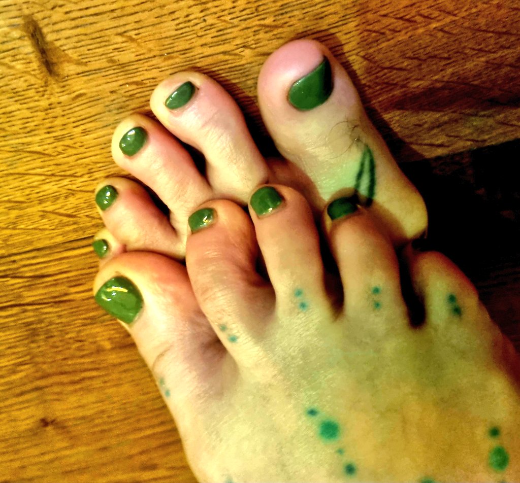 Miss_Bella_C's tweet image. Very enjoyable foot fetish session with @SirClaireBlack at The Peacock Parlour last night.

Here's a close up of my toes to celebrate 😘