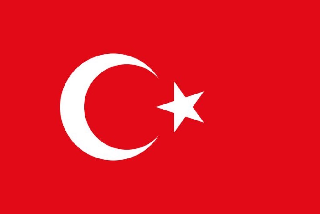 Şanlı Cumhuriyetimizin 102. yılı kutlu ve hayırlı olsun.

Her şey bitti derken bir gece vakti bir bavulla Şişli'deki evinden çıkıp bizi küllerimizden doğuran Başbuğ Atatürk'ün öğretisine her daim sadık kalacağız.

Bize emanet edilenler adına pes etmeden mücadeleye devam edeceğiz.