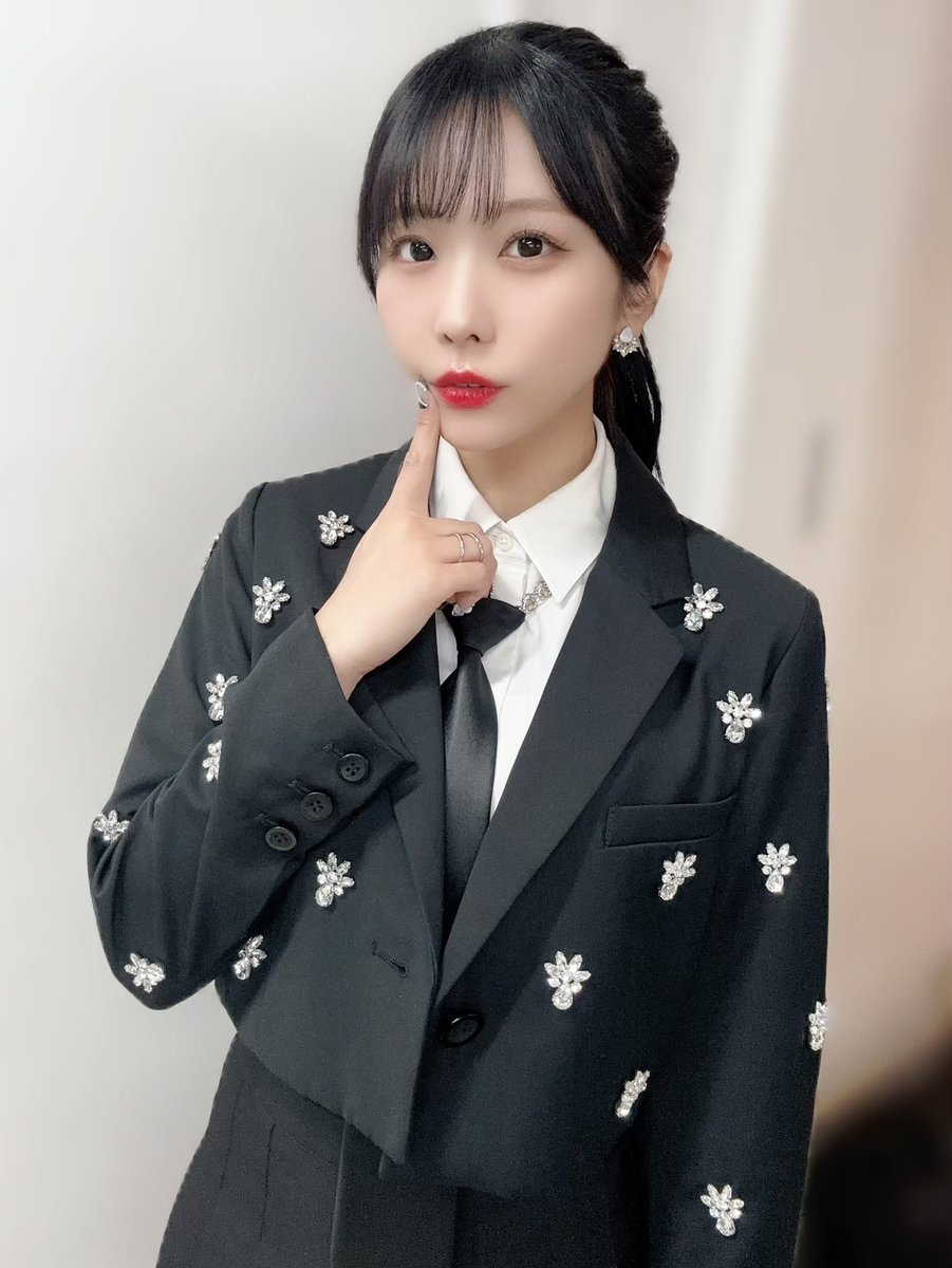 ／
「愛美 LIVE TOUR 2025 "NEW WORLD"」
開催まであと1️⃣日🌏✨
＼

ついに明日開催👏
盛り上がる準備は出来てますか⁉️

会場でお待ちしてます💨

======
大阪・愛知公演はチケット一般発売中🎟️

▶チケットご購入はこちら！
eplus.jp/aimi2025/

▶海外在住の方のチケットご購入はこちら！