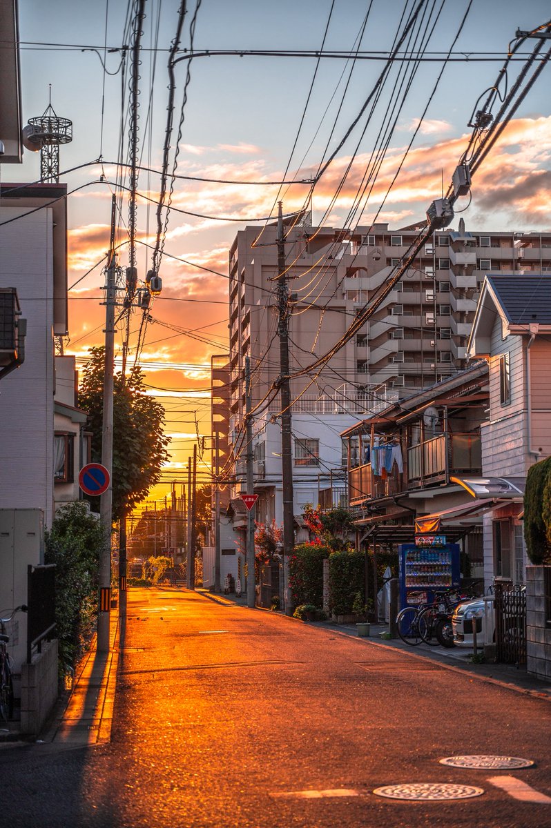 shun_chan20's tweet photo. アニメチックな夕暮れの日常。 https://t.co/ihFeobP85e