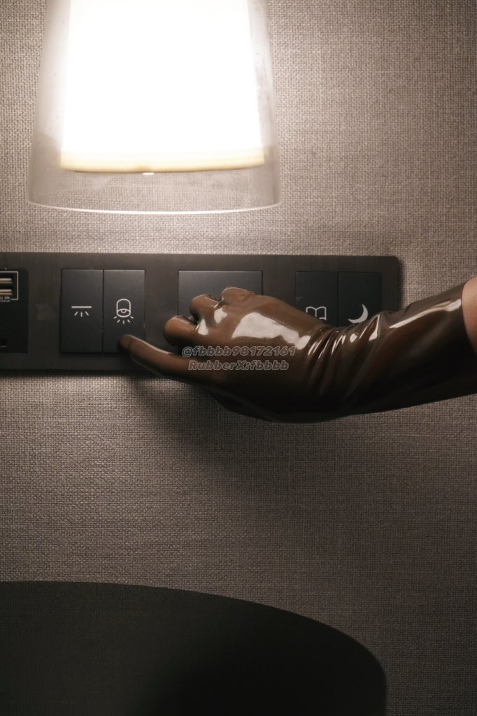 相比纯黑的神秘
透明黑的若隐若现直接涩情拉满🥵
<a href="/GLEOLatex/">G.LEO Latex</a> 家的乳胶内裤袜子
淘宝🔍GleoLatex获取一个

或者你可以：
关注博主以及<a href="/GLEOLatex/">G.LEO Latex</a> 并转发
抽出三位幸运粉丝：
一等奖：赠送手套五趾袜x1+定码内裤（博主同款）x1
二等奖：模具手套+五趾袜x1
三等奖：透明素色/透明黑丁丁套 x1

＃GLEOLATEX