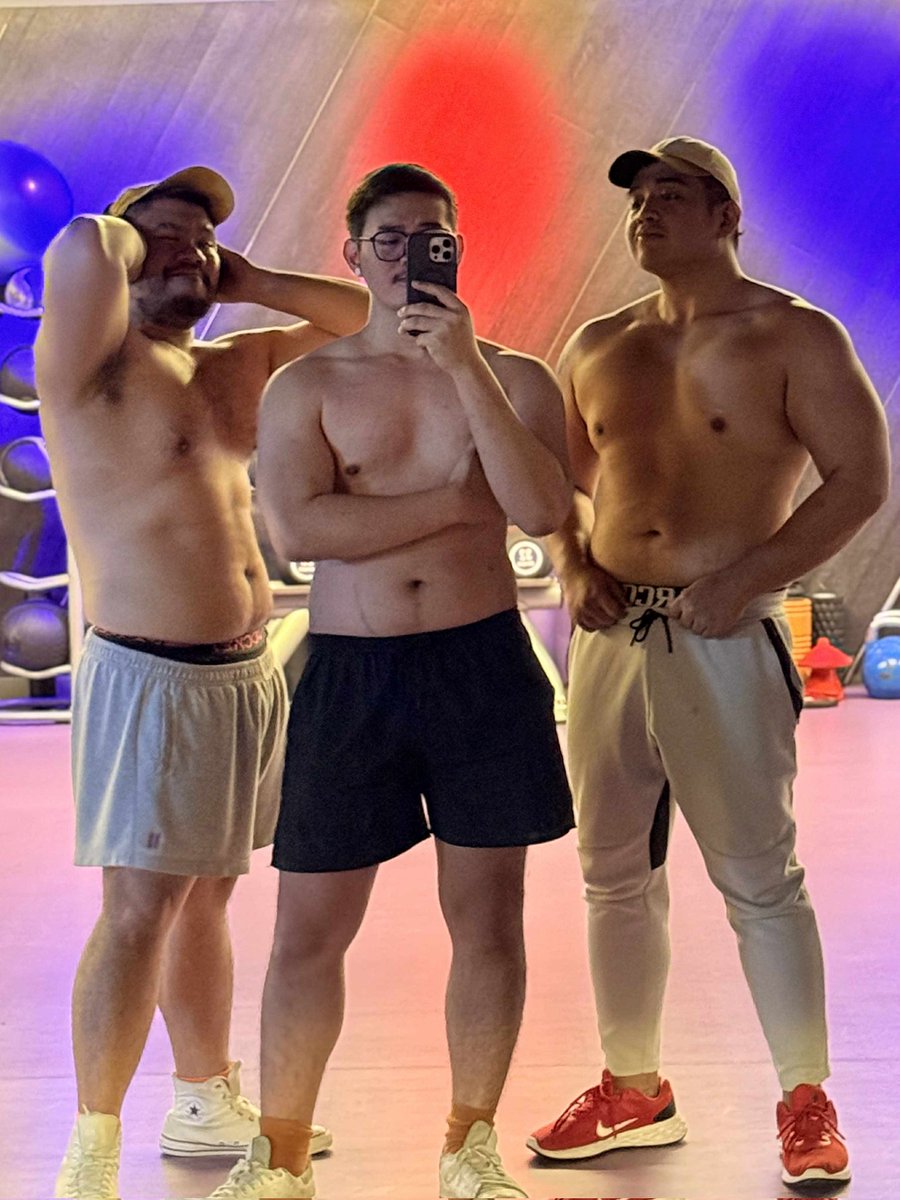 chiKAEnjoyy's tweet image. Who can take three? Jk ✨️