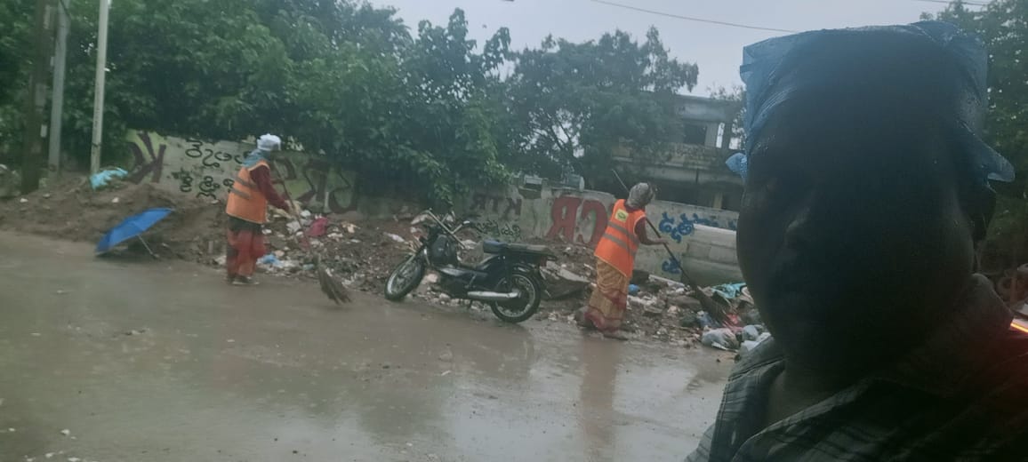 amoh_circle25's tweet photo. @GHMCOnline @annamdasakhil @DC_Quthbullapur Dear citizen, your complaint has been attended and cleared. We are taking all necessary steps to impose penalties on the individuals who dump garbage at this location. https://t.co/8eM0cECYKQ