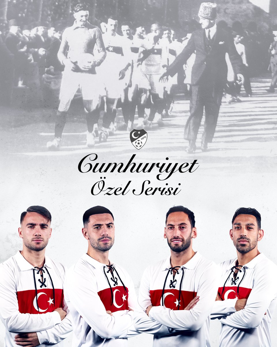 MilliTakimlar's tweet image. Millîlerimiz, göğsünde bant üzerinde ay-yıldız şeritli formayla ilk maçına 26 Ekim 1923 tarihinde Romanya maçıyla çıktı.  

Tarihi başarılarımıza tanıklık eden şeritli ay-yıldızlı formamızdan esinlenerek hazırlanmış uzun kollu Cumhuriyet Serisi Uzun Kollu Tişörtlerimiz özel…