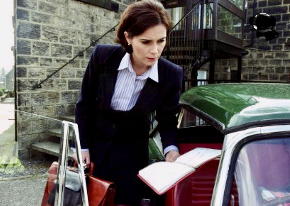 TvHeartbeat's tweet image. Series 10, episode ‘Smile for the Camera’ - first broadcast 25 years ago today! 
Jackie has a stalker &amp;amp; he’s waiting! I really like this episode. Great storyline, lots of drama &amp;amp;fab scenes with Jackie’s stunning #SunbeamAlpine. Written by #JaneHollowood. #FionaDolman #Heartbeat❤️