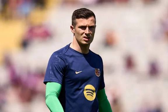 Barca_Buzz's tweet image. 🎙️Iñaki Peña on whether he felt used by Barça while waiting for the club to register Joan Garcia or Tek.

🗣️: “No. I knew I had a contract, and later I renewed. 

The club always intended to renew and then loan me, they didn’t want to lose me. 

Personally, it’s always better to…