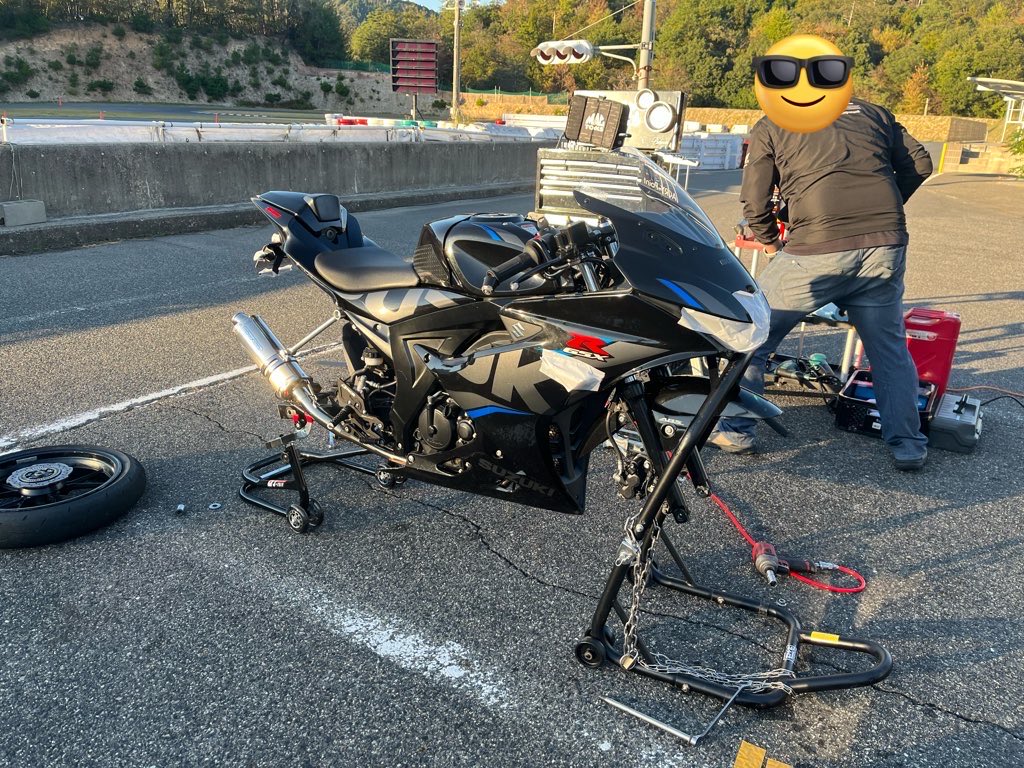 Aki___moto's tweet photo. 自己ベスト更新して調子乗ってたら転けた https://t.co/2gPBStwfIn