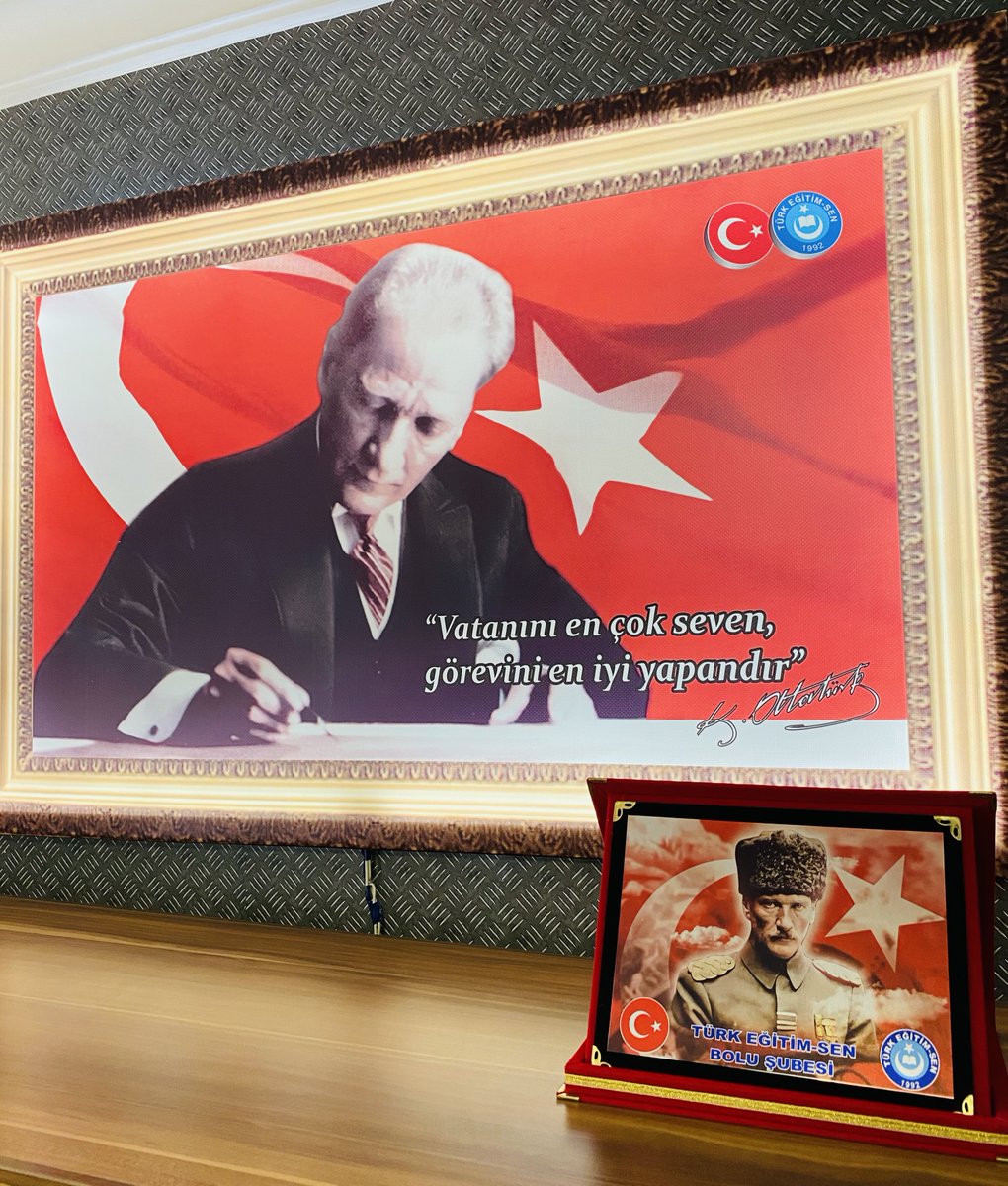 “İnsan Türk olur da, nasıl Kemal Paşa’dan yana olmaz?”

Saygı Olsun Bu Çelik Atlıların Gök Tuğuna
Tuğu Kaldırmış Olan Orduların Başbuğuna 🇹🇷

#GaziMustafaKemalAtatürk
#29EkimCumhuriyetBayramıKutluOlsun