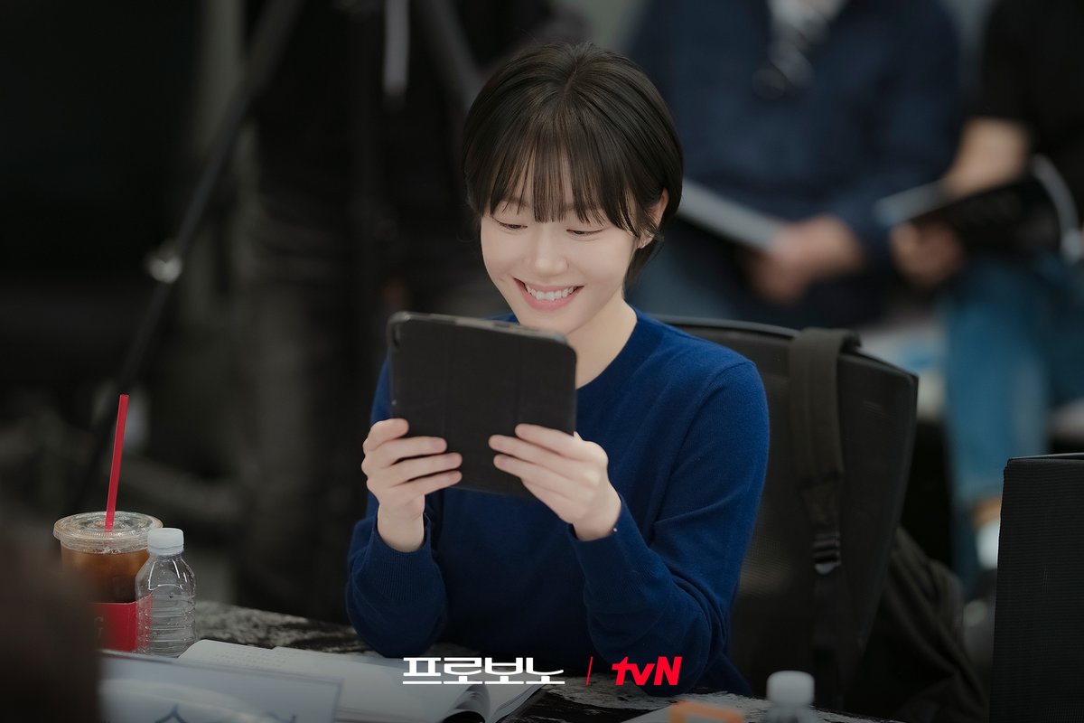 CJnDrama's tweet photo. 올겨울 안방을 뜨겁게 데울 <프로보노>가 뭉쳤다!

법정극 레전드X베테랑 연출가의 만남에
기대감 상승하는 배우들까지!
첫 만남부터 찰떡 케미 자랑한 대본리딩 현장💚

tvN 새 토일드라마 <프로보노>
12월 첫 방��!

#tvN #프로보노 #PROBONO
#정경호 #소주연 #이유영 #윤나무 #서혜원 #강형석
#같이달려tvN #스트리밍은TVING