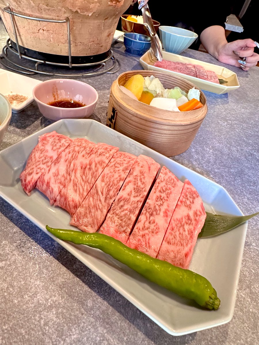 Ajfo98Sh's tweet image. 友Ｋと口が腫れそうなステーキ🥩
を食べて来ました😋

『バリ美味しかった〜』と喜んでくれ
ました♪🐻さんチャリン🙏

お腹いっぱいになってコストコ

デブる素ばかりを買い🐽
2人で半分こしよっ😋

ありがとうございました✨

#菜恵の麓 
#ランチ 
#リブステーキ
#コストコ