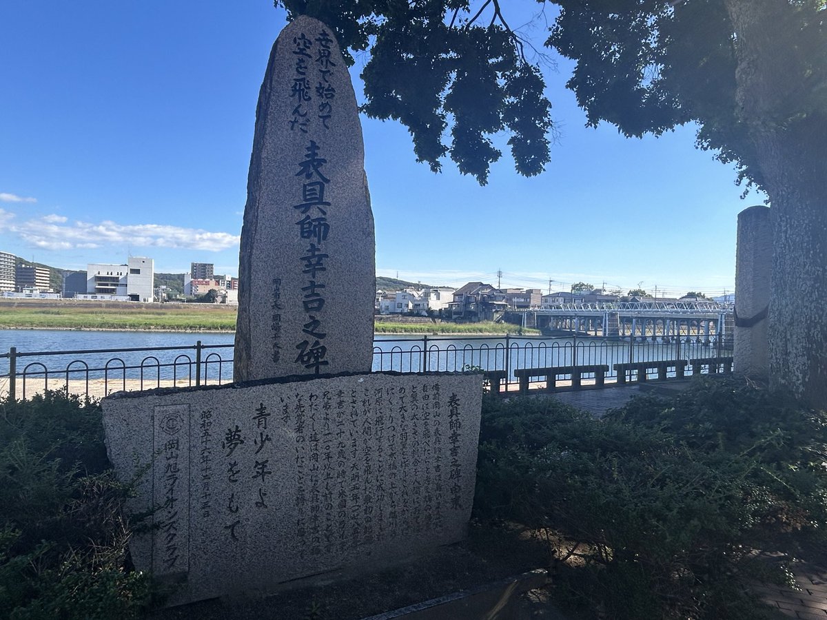 ビルマ翡翠精細彫刻「蓮葉元寳霊芝獅子」(A貨保証)(整理番号:AJ09)