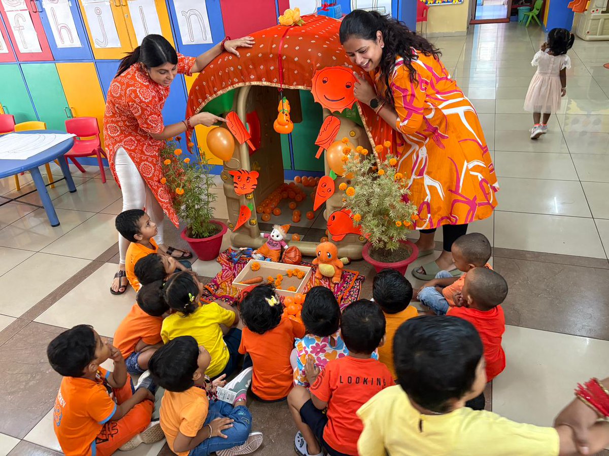 SAI_Edu_In's tweet image. The highlight? Making and sipping on some fresh, yummy orange juice together!🧃💛
A day full of laughter, learning, and bright smiles — Orange Day was a huge hit!
#ColorfulLearning #CreativeKids