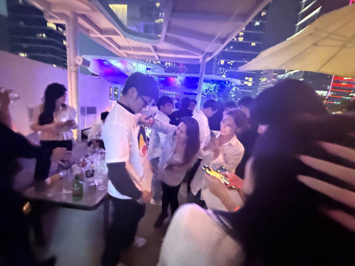 这次 #旺柴 二创系列中艺术家“电线杆”设计的“陶柴”深受 <a href="/bonk_inu/">BONK!!!</a> <a href="/bonk_fun_zh/">棒 (BONK.fun 中文社区)</a> 活动现场的美女们喜欢，有趣不失优雅就是 #旺柴 二创的根本。

各位美女真是美到让人窒息，上帝给你们关上的唯一一道门应该就是你们对我敞开的心门。 
<a href="/pudgypenguins/">Pudgy Penguins</a>  <a href="/hotbabyrebao/">web3热宝💢Ⓜ️Ⓜ️T</a> <a href="/vvxiaoyu8888/">小鱼Daisy🔶BNB</a> <a href="/JoeyJia11/">Joey</a> <a href="/xiaheth/">Bella 夏禾</a>